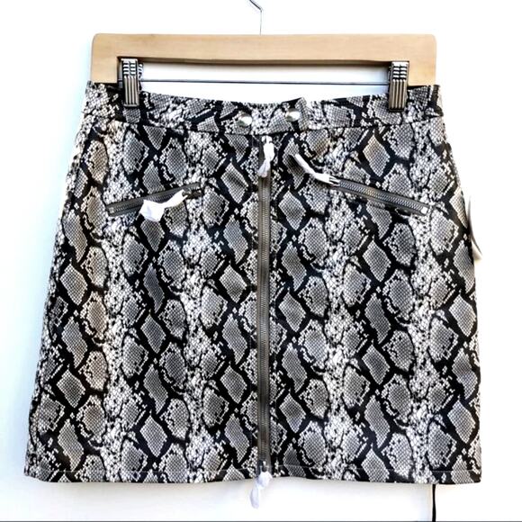 Blank NYC Break Away Animal Print Faux Leather Mini Skirt - Picture 4 of 8